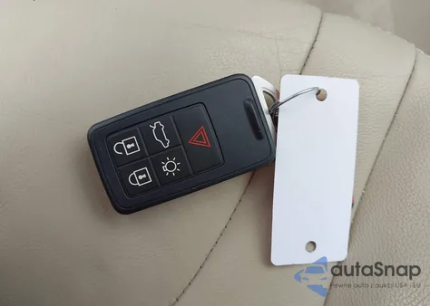 2016 Volvo Xc60 T5 Drive-E Premier from USA, damaged, VIN YV440MDK8GZ792365